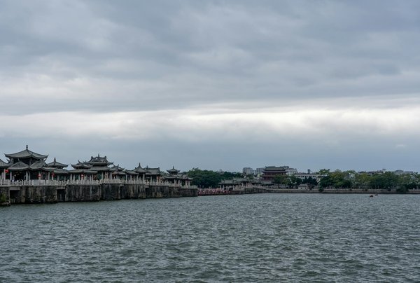 Boostez votre vitalité : un guide essentiel pour créer une routine de yoga matinale engagée